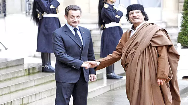 القذافي وساركوزي في الإليزيه 10 ديسمبر 2007